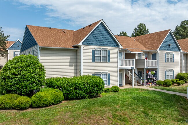 Pines at Carolina Place in Pineville, NC - Foto de edificio - Building Photo