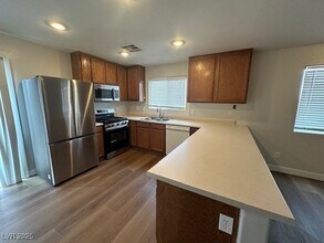 5255 Broadlake Ln in Las Vegas, NV - Building Photo - Building Photo