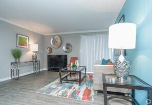 10250 Lands End Dr, Unit 1010 in Houston, TX - Building Photo