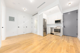 849 DeKalb Ave in Brooklyn, NY - Building Photo - Building Photo