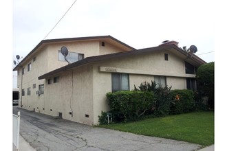 25200 Oak St in Lomita, CA - Foto de edificio - Building Photo