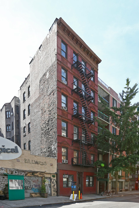 126 Elizabeth St in New York, NY - Building Photo