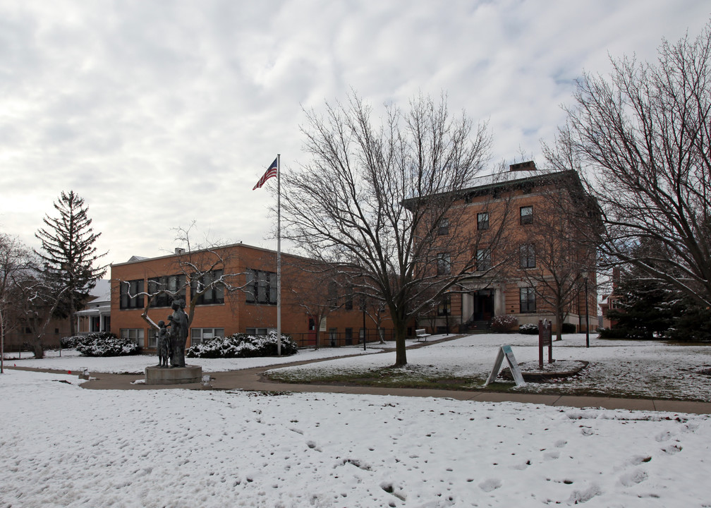 Thompson Apartments in Canandaigua, NY - Building Photo