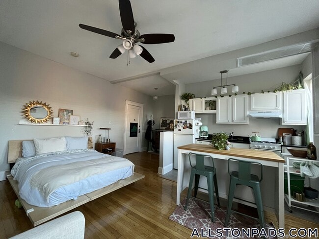 1185 Commonwealth Ave in Boston, MA - Building Photo - Building Photo