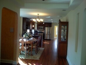 2539 W Lunt Ave, Unit 1st floor in Chicago, IL - Foto de edificio - Building Photo