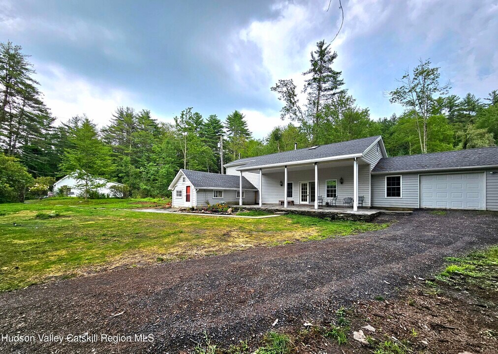 272 Yerry Hill Rd in Woodstock, NY - Building Photo
