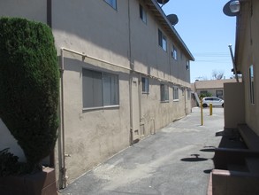 7192-7200 Cerritos Ave in Stanton, CA - Building Photo - Building Photo