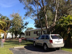 232 Stockton St in North Fort Myers, FL - Building Photo - Building Photo