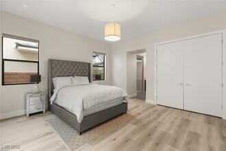 74 Pristine Glen St in Las Vegas, NV - Building Photo - Building Photo