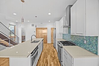 909A Westbrook Dr in Charlotte, NC - Building Photo - Building Photo