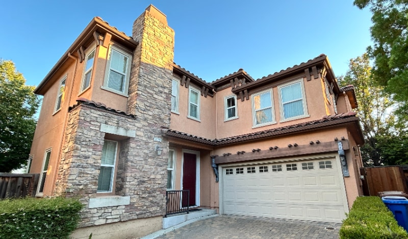 2124 Carrara St in Brentwood, CA - Building Photo
