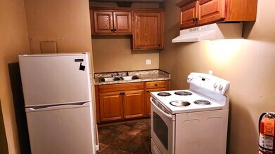 16885 Lahser Rd-Unit -1A in Detroit, MI - Building Photo - Building Photo