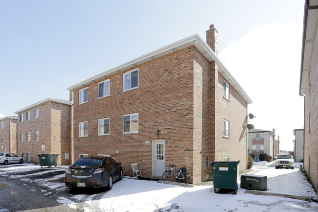 9230 Sally Ln in Schiller Park, IL - Building Photo - Building Photo