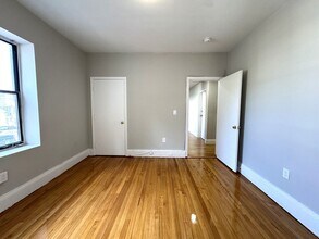8 Langmaid Ave in Somerville, MA - Building Photo - Building Photo