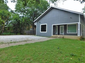 1422 N Locust St in Denton, TX - Building Photo - Building Photo