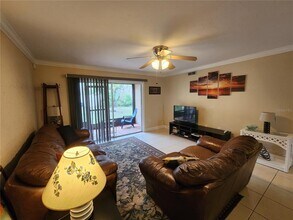 2720 Hidden Lake Blvd in Sarasota, FL - Building Photo - Building Photo