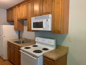 100 Albemarle Dr in Williamsburg, VA - Building Photo - Building Photo