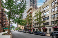 344 E 49th St in New York, NY - Foto de edificio - Primary Photo