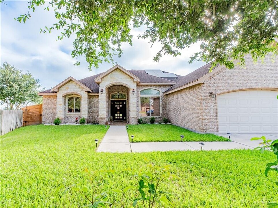 22 North Ln in Weslaco, TX - Building Photo