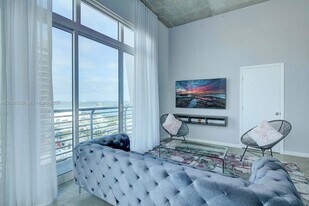 234 NE 3rd St in Miami, FL - Building Photo