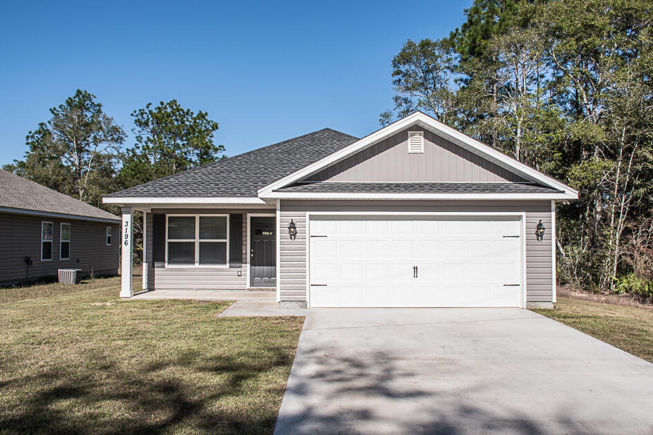 3196 Maple St in Crestview, FL - Building Photo