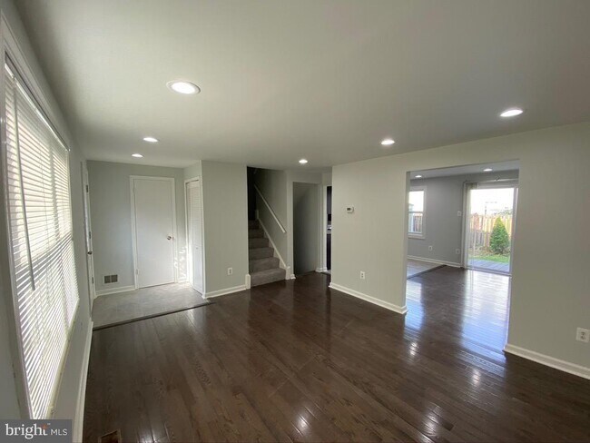 3041 Talking Rock Dr in Fairfax, VA - Foto de edificio - Building Photo