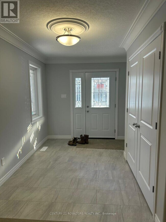 240 O'Neil St in Peterborough, ON - Building Photo - Building Photo