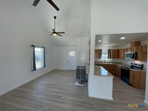 1544 Rimrock Cv in Spring Branch, TX - Foto de edificio - Building Photo