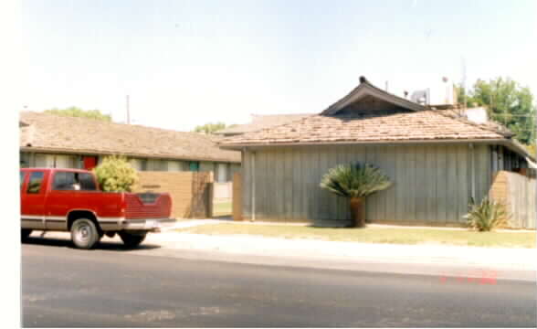 Sierra Heights in Kingsburg, CA - Building Photo