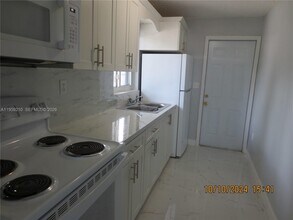 1141 NW 30th St in Miami, FL - Building Photo - Building Photo