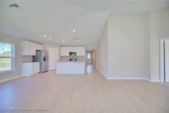 5527 Castania Dr in Sebring, FL - Foto de edificio - Building Photo