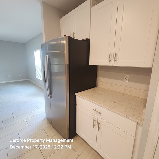 2546 Leonia Ln in Zephyrhills, FL - Building Photo - Building Photo