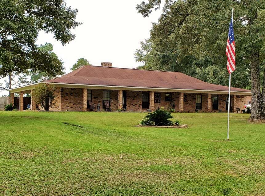 878 W Hawthorne Rd in Leesville, LA - Building Photo