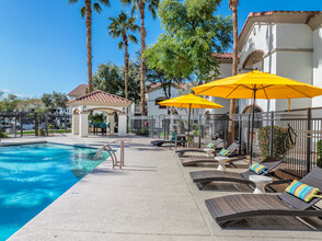 Del Mar Apartments in Phoenix, AZ - Building Photo - Building Photo