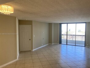 3530 Mystic Pointe Dr, Unit 2207 in Aventura, FL - Building Photo - Building Photo