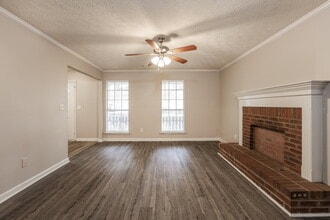 5543 Dorsett Shoals Rd in Douglasville, GA - Foto de edificio - Building Photo