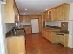 168 Oak St in Westwood, MA - Building Photo - Building Photo