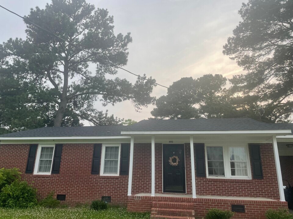 492 Hillcrest Ave in Winterville, NC - Building Photo