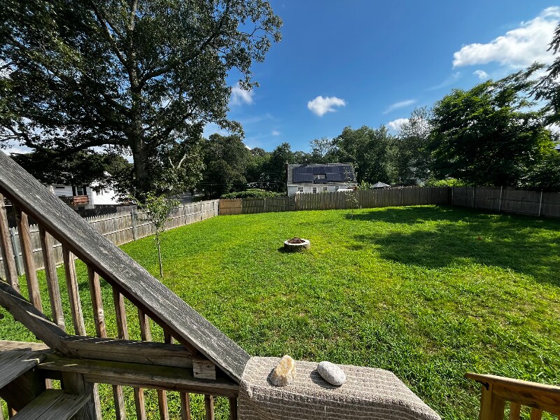 135 Hawksley Ave in Warwick, RI - Building Photo