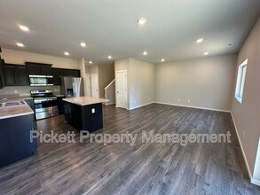 6461 Hornet Cir NE in Bremerton, WA - Building Photo - Building Photo