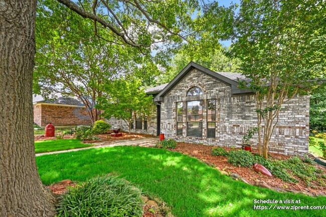 2029 Oakglen Dr in Garland, TX - Building Photo - Building Photo