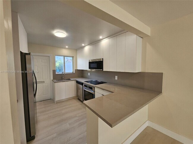 834 Raymond St in Miami Beach, FL - Foto de edificio - Building Photo