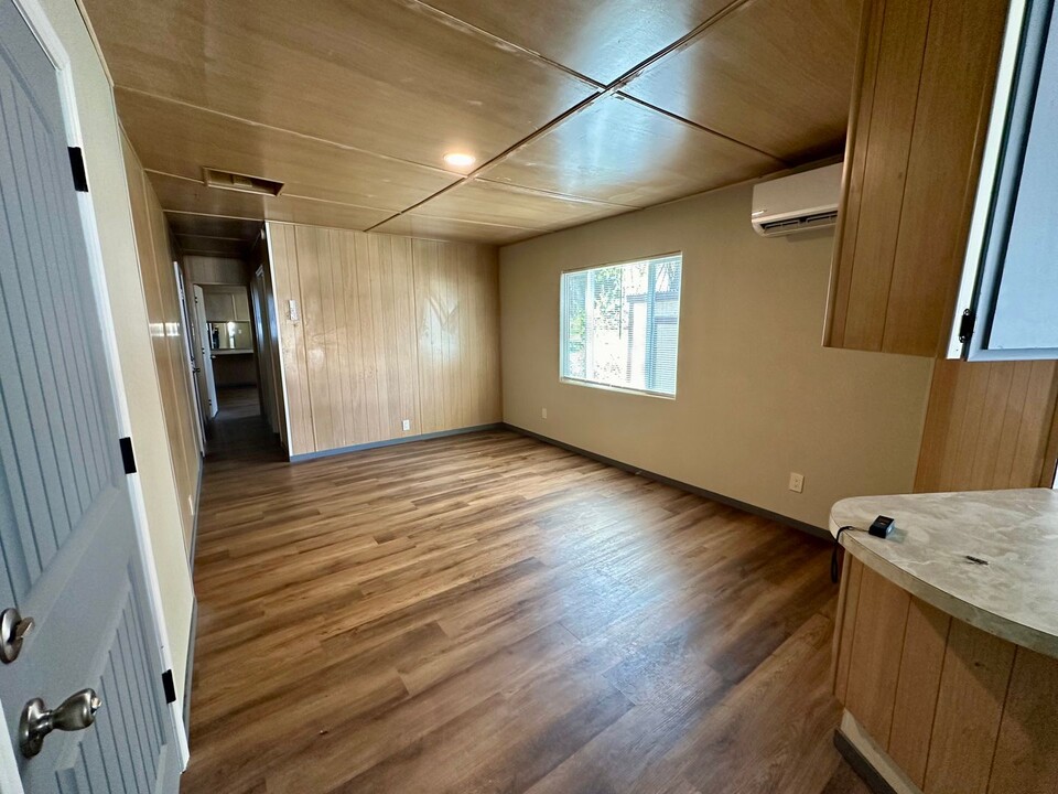 353 S 3rd St in Athena, OR - Building Photo