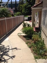 1132 N Mariposa Ave, Unit 1132 in Los Angeles, CA - Foto de edificio - Building Photo