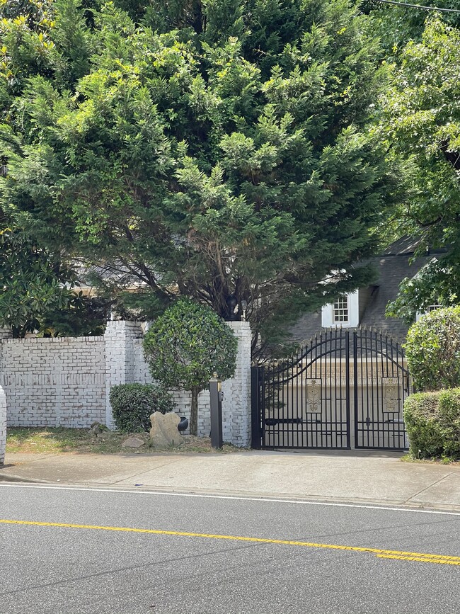 915 Woodlawn Dr NE in Marietta, GA - Building Photo - Building Photo