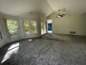 13 Willow Pkwy in Buffalo Grove, IL - Building Photo - Building Photo