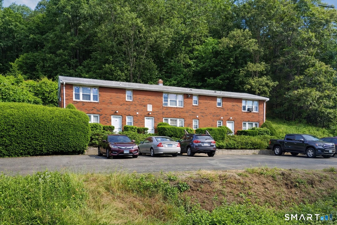 30 Bungay Rd in Seymour, CT - Building Photo