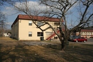935 Linde Ave in New Braunfels, TX - Foto de edificio - Building Photo