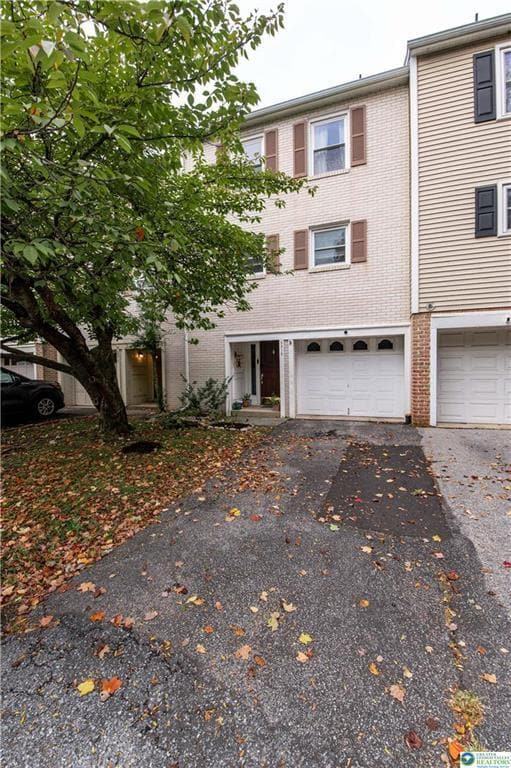 8315 Countryside Ln in Fogelsville, PA - Building Photo - Building Photo