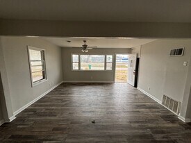 21 Dora Dr in Sauget, IL - Building Photo